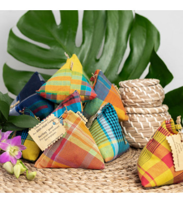 Berlingot pouf épicé artisanal . tissus madras . Martinique